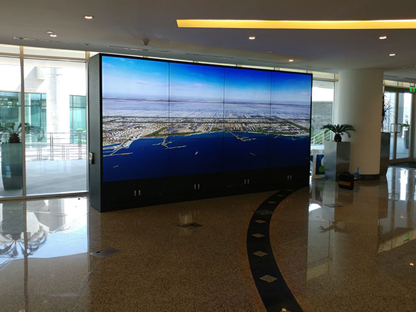 FLOOR STANDING LCD VIDEO WALL