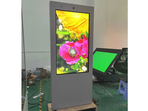 Outdoor lcd advertising player